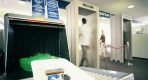 NACKTSCANNER Entbl&ouml;&szlig;t f&uuml;r f&uuml;nf Sekunden