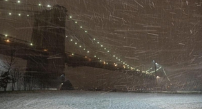 Wegen des Schneesturms sind unter anderem in New York viele Flüge gestrichen worden