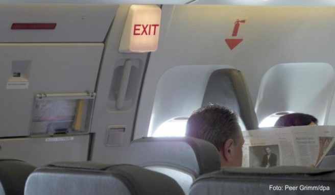 Im Flugzeug Wann darf ich am Notausgang sitzen?