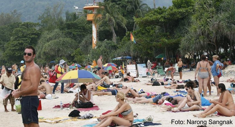 Auch in Phuket tummeln sich viele, die vor dem deutschen Winter flüchten##Foto: Narong Sangnak Auch in Phuket tummeln sich viele, die vor dem deutschen Winter flüchten