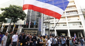 Bangkok  Ansammlungen von Menschen meiden