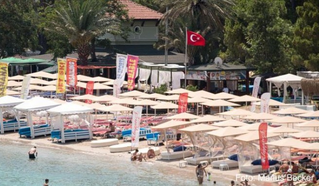 Strandurlaub in der Türkei - etwa wie hier in Kemer - war 2016 nicht so beliebt wie sonst. Doch die Veranstalter setzen im kommenden Jahr weiter auf das Urlaubsland
