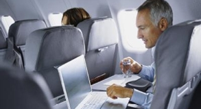 Besonders für Geschäftsreisende könnte der Internetzugang an Bord interessant sein##Foto: Lufthansa/Opitz/dpa/tmn Besonders für Geschäftsreisende könnte der Internetzugang an Bord interessant sein