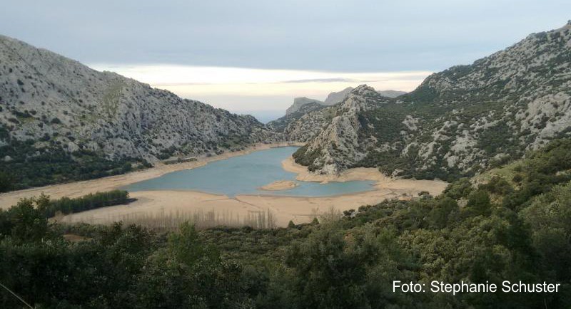 Der Wasserstand im Stausee Gorg Blau ist extrem niedrig