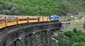 Auf der Taieri Gorge Railway rumpeln altmodische Waggons aus den 1920er Jahren ins Innere von Neuseelands Südinsel.