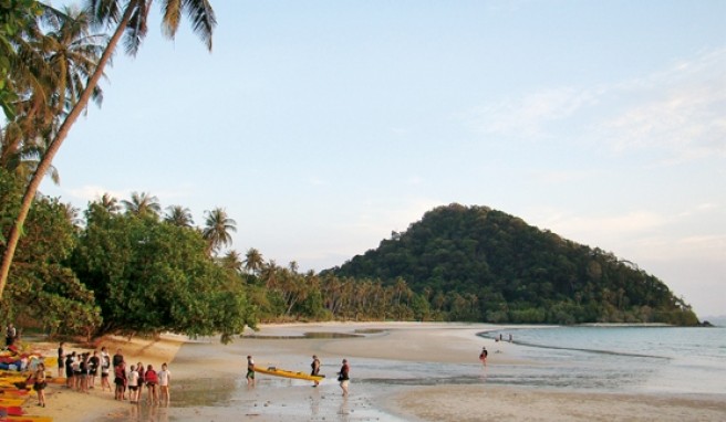 An der Südostküste von Koh Chang in Thailand liegt der malerische Long Beach.