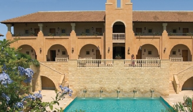 Das palastartige »Elysium Hotel« liegt am Strand von Paphos##Foto: elysium-hotel.com Das palastartige »Elysium Hotel« liegt am Strand von Paphos