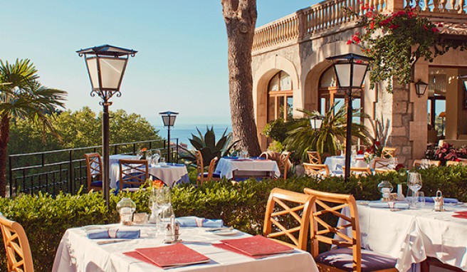 Eine traumhafte Lage hat das »Es Molí«: Das Herrenhaus aus dem 17. Jh. liegt an einem bewaldeten Hang mit Blick auf das Künstlerdorf Deia##Foto: Es Moli II - Mallorca Eine traumhafte Lage hat das »Es Molí«: Das Herrenhaus aus dem 17. Jh. liegt an einem bewaldeten Hang mit Blick auf das Künstlerdorf Deia