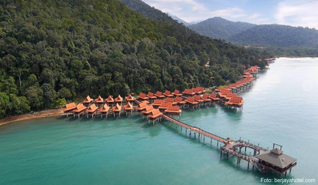 Eine der traumhaftesten Buchten Malaysias liegt das »Berjaya Redang Resort«