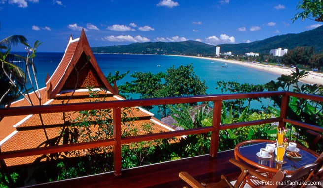 In einer dschungelähnlichen Anlage am Karon Beach auf Phuket liegt das »Marina Resort«