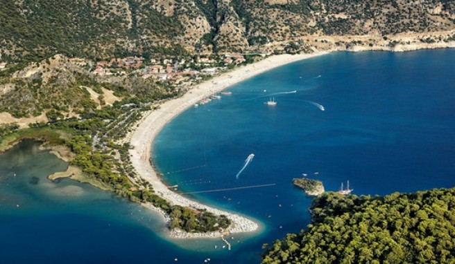 Malerischer Strand von Ölüdeniz (Türkei) mit dem Club Belcekiz Beach##Foto: Club Belcekiz Beach Malerischer Strand von Ölüdeniz (Türkei) mit dem Club Belcekiz Beach