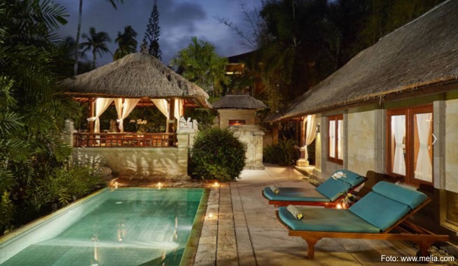 Direkt am flachabfallenden Sandstrand von Nusa Dua liegt das Luxushotel »Hotel Melia Bali & Garden Villas«