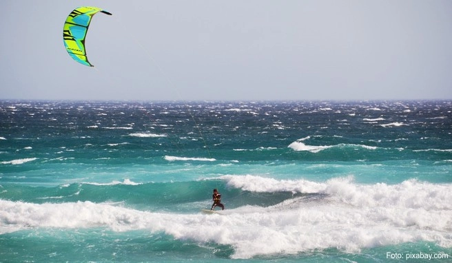 Der stete Wind zieht in Mui Ne Kitesurfer aus aller Welt an