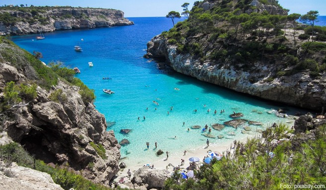 Last-Minute-Fans weichen beim Reiseziel Mallorca am besten auf die kleineren Orte im Norden aus