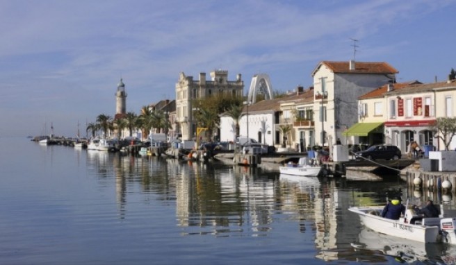 Der Canal Maritime teilt das südfranzösische Le Grau du Roi in zwei Teile.##Foto: ninacantuario - Fotolia.com Der Canal Maritime teilt das südfranzösische Le Grau du Roi in zwei Teile.