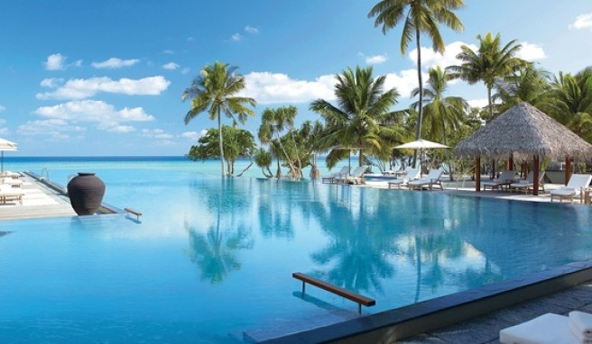 <em>10.</em> LANDAA GIRAAVARU · BAA-ATOLL  Four Seasons Resort Maldives