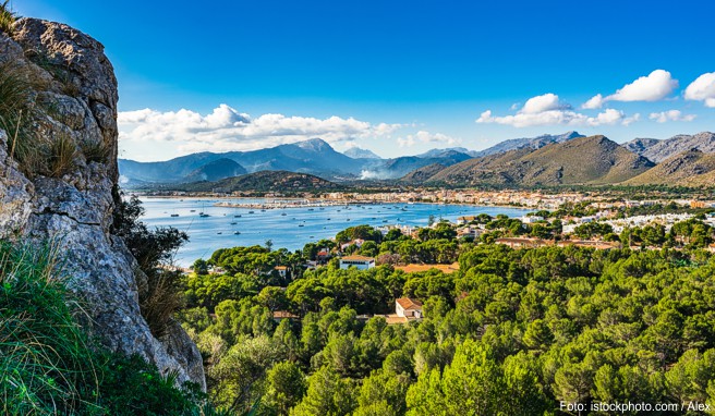 Am nördlichen Ortsrand liegt direkt am Meer das stilvolle »Hotel Illa d'Or« Am nördlichen Ortsrand liegt direkt am Meer das stilvolle »Hotel Illa d'Or«