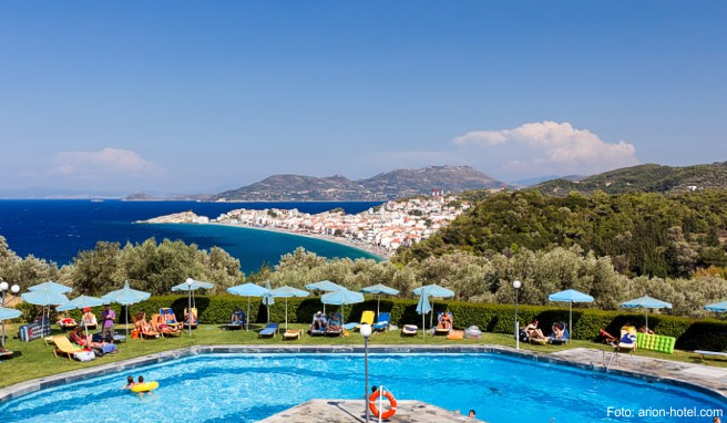 Vom Hotel Arion blickt man auf Kokkari, einem der schönsten Urlaubsorte der Ägäis##Foto: arion-hotel.com Vom Hotel Arion blickt man auf Kokkari, einem der schönsten Urlaubsorte der Ägäis