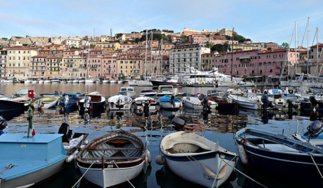 Portoferraios geschützter Hafen Darsena ist der schönste auf Elba.##Foto: flickr.com brainsonic Portoferraios geschützter Hafen Darsena ist der schönste auf Elba.