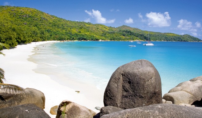Einer der schönsten Strände der Welt: die Anse Lazio auf Praslin##Foto: Seychelles Tourism Board Einer der schönsten Strände der Welt: die Anse Lazio auf Praslin