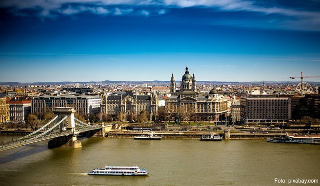 <em>3.</em> CITY-APARTMENT BUDAPEST  Erst ins Café, dann in die Therme