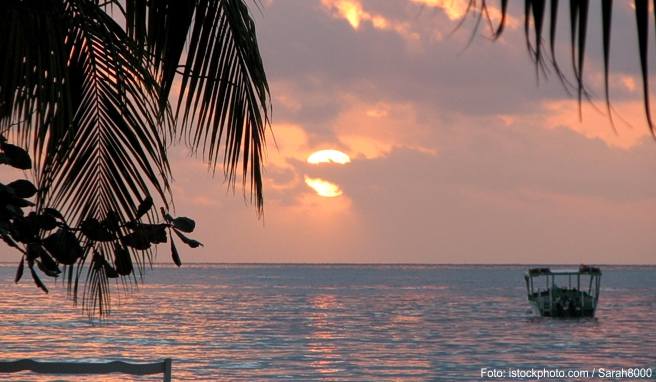 Der Traumstrand von Negril auf Jamaika ist für seine spektakulären Sonnenuntergänge bekannt