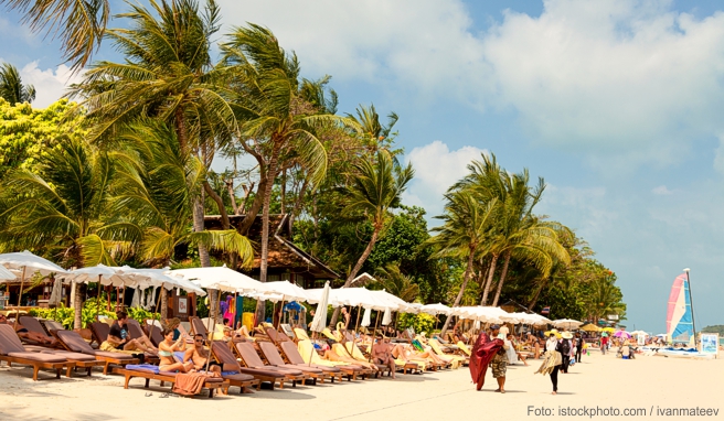 Der Kilometer lange Chaweng Beach auf Koh Samui ist einer der schönsten Strände von Thailand