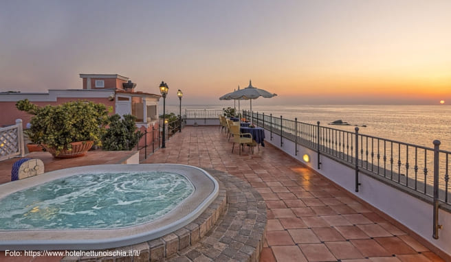 Vorn am Meer bietet das Hotel »Nettuno« gemütliche Zimmer