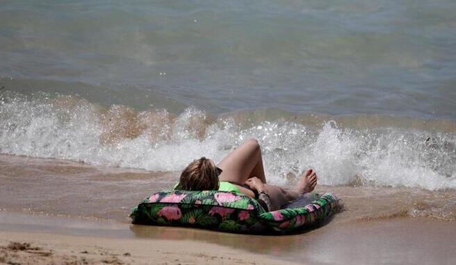 Virologe Schmidt-Chanasit-Nachgefragt: Ist Urlaub im Hochinzidenzgebiet vertretbar? Virologe Schmidt-Chanasit-Nachgefragt: Ist Urlaub im Hochinzidenzgebiet vertretbar?