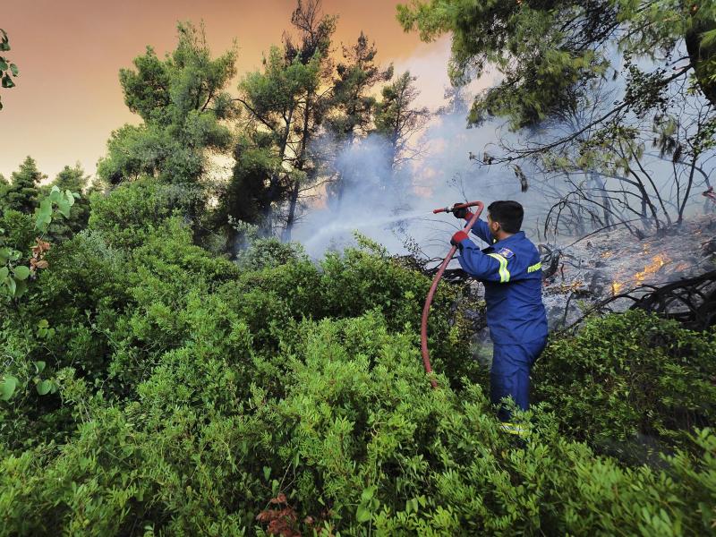 Urlaubsregionen Feuerhölle am Mittelmeer - drei neue Brandherde pro Stunde
