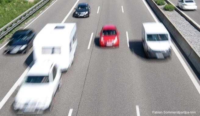 Unterwegs im Auto-Maut und Vignetten: Das gilt in beliebten Urlaubsländern Unterwegs im Auto-Maut und Vignetten: Das gilt in beliebten Urlaubsländern