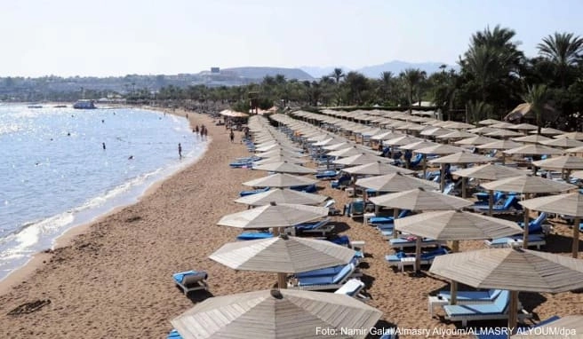 Ein Strand in Sharm el-Sheikh, Ägypten, am Roten Meer