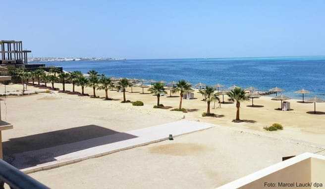 Der Badestrand von Hurghada ist menschenleer. Ägyptens Reisebranche hofft auf ein frühes Ende der Corona-Krise