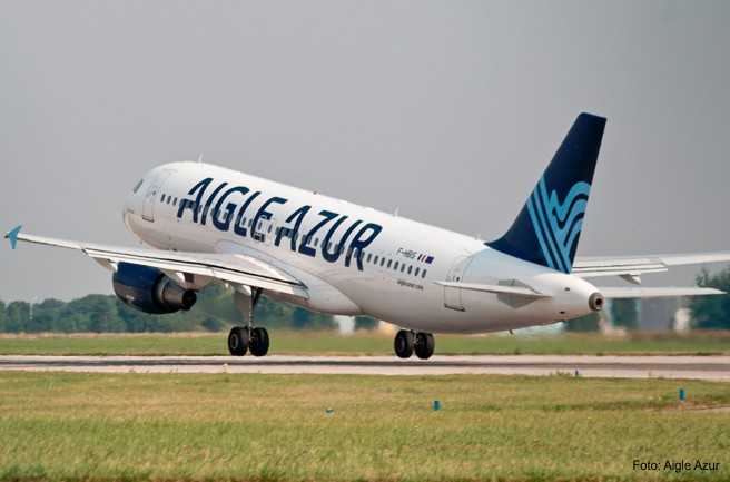 Flugzeug der Aigle Azur beim Start