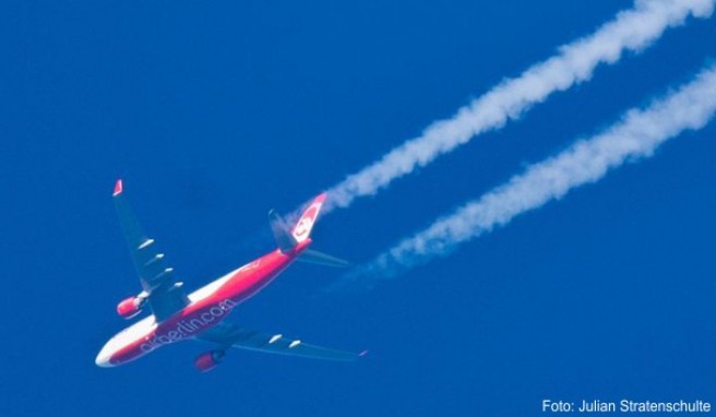 Air Berlin  Fluggesellschaft gibt Flüge an Niki und Tuifly ab