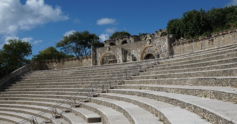 Dom. Republik  Park mit Amphitheater in Puerto Plata