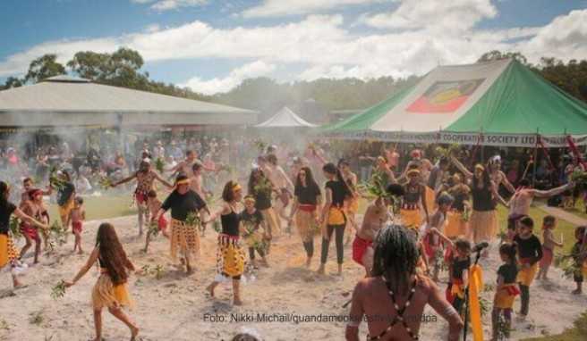 Australien Ureinwohner feiern das Quandamooka Festival