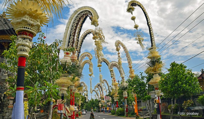 Straßenzeremonie auf Bali