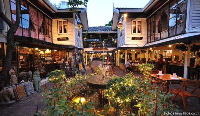 »Silom Village«