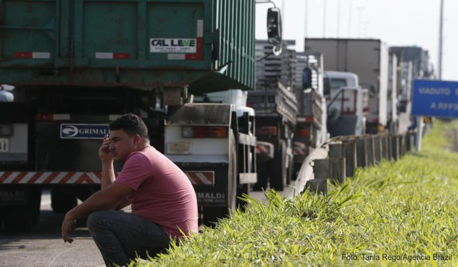 Fernfahrer blockieren in Brasilien zurzeit zahlreiche Landstraßen und protestierten gegen hohe Spritpreise