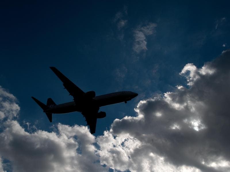 Im Flugzeug zu essen, kann wegen des Ruckelns manchmal heikel sein - besonders, wenn heiße Suppe serviert wird