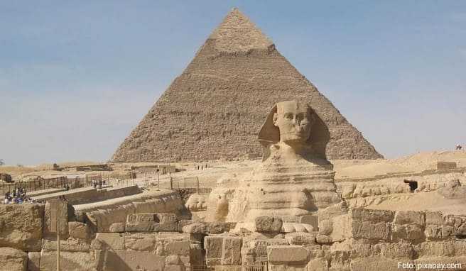 An den Touristenattraktionen in Ägypten wie der Cheops-Pyramide ist kaum etwas los - die Zahl der Besucher ist zwar gestiegen, liegt aber noch unter der des Rekordjahres 2010.