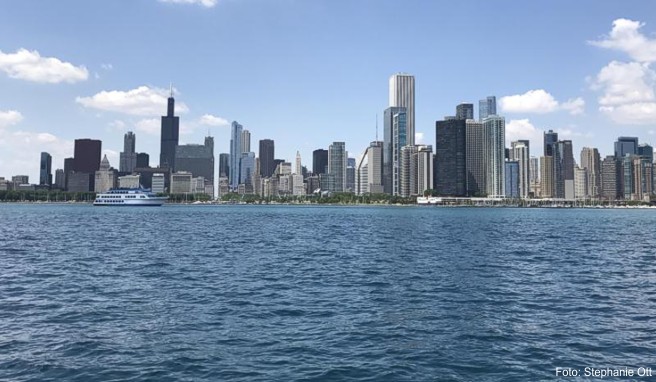 In Chicago eröffnet ein neues Architekturzentrum. Hier sind dann Ausstellungen über berühmte Wolkenkratzer zu sehen