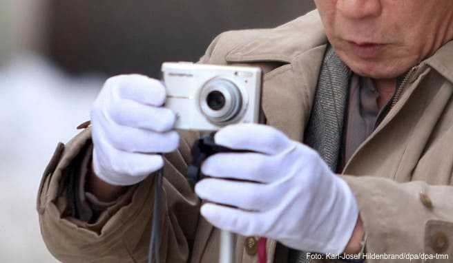 Coronavirus Falscher Schutz - Handschuhe bringen auf Reisen nichts