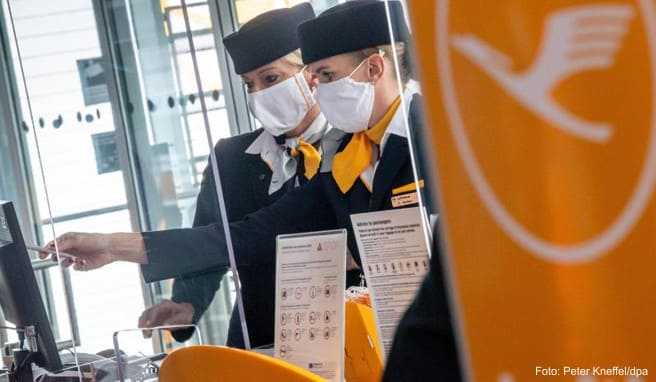 Pandemie-Maßnahme  Lufthansa will Corona-Tests vor Abflug anbieten