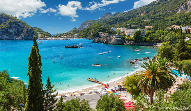 Unbeschwerte Tage ohne Corona - das versprechen derzeit viele Urlaubsinseln im Mittelmeer. Der Wettkampf um die Touristen hat begonnen