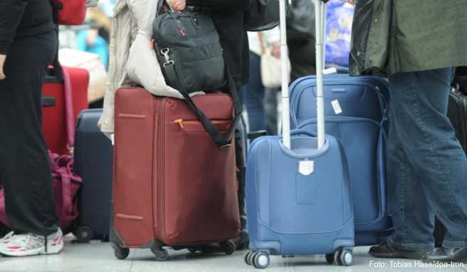 Am Flughafen  Adressanhänger auf dem Koffer lieber verstecken