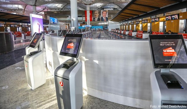 Die Self-Check-in-Schalter am neuen Internationalen Flughafen Istanbul