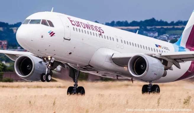 Bei Eurowings können Fluggäste ab September selbst entscheiden, ob sie neben einem leeren Mittelplatz sitzen möchten. Die Option kostet jedoch 18 Euro pro Strecke Bei Eurowings können Fluggäste ab September selbst entscheiden, ob sie neben einem leeren Mittelplatz sitzen möchten. Die Option kostet jedoch 18 Euro pro Strecke