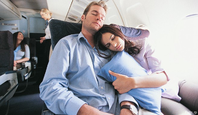 Um die Reisezeit massiv zu verkürzen, bietet es sich an im Flugzeug zu schlafen